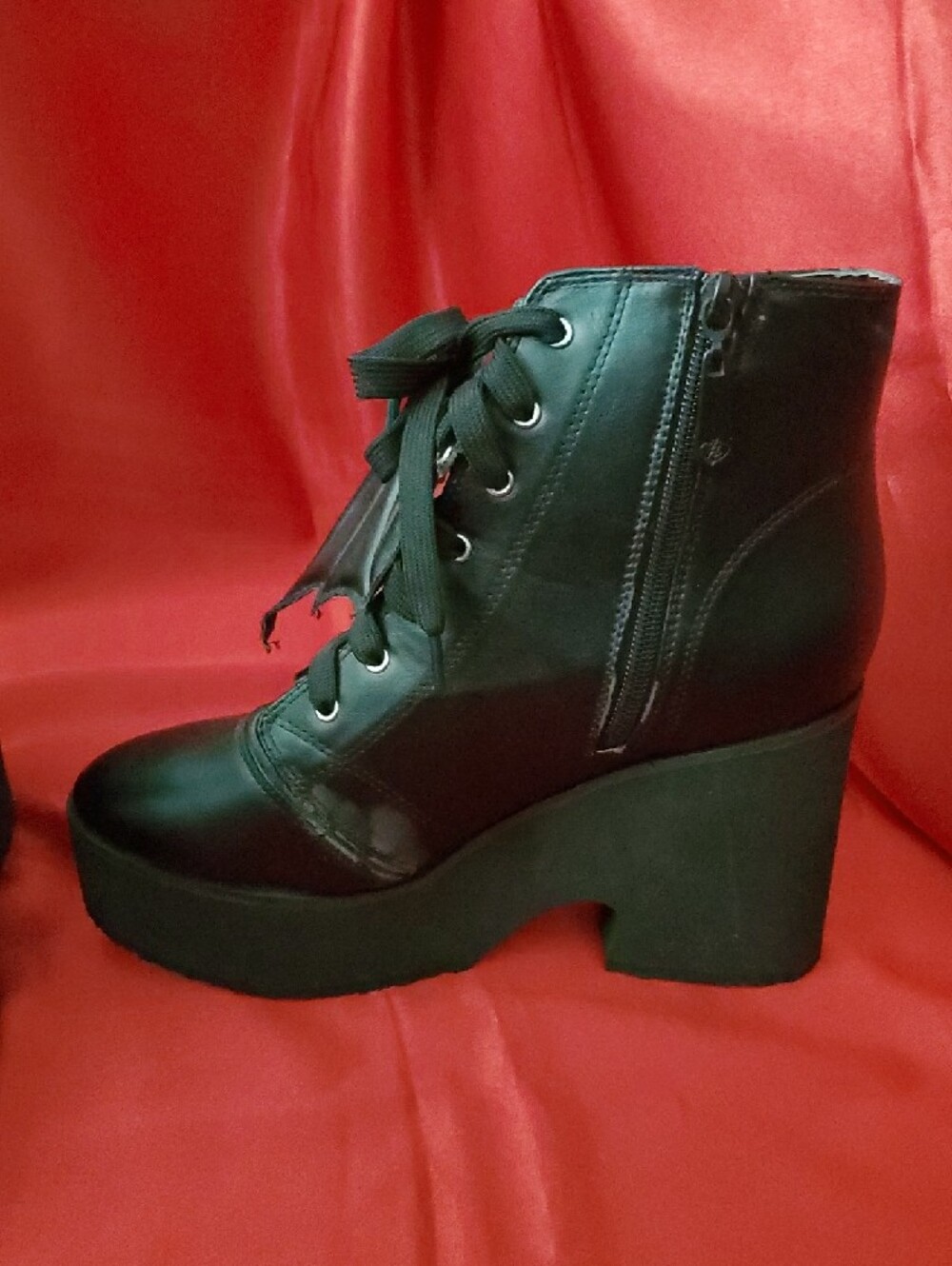 Hot Topic’s Iron Fist's Bat Royalty Black Platform Lace-Up Boots - Picture 4 of 16